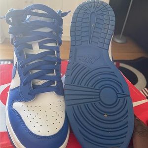 Nike dunks size 7 in grade school great condition royal blue and white